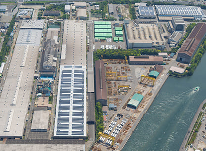 千葉工場のメガソーラー第1発電所（右奥）と第2発電所（手前）